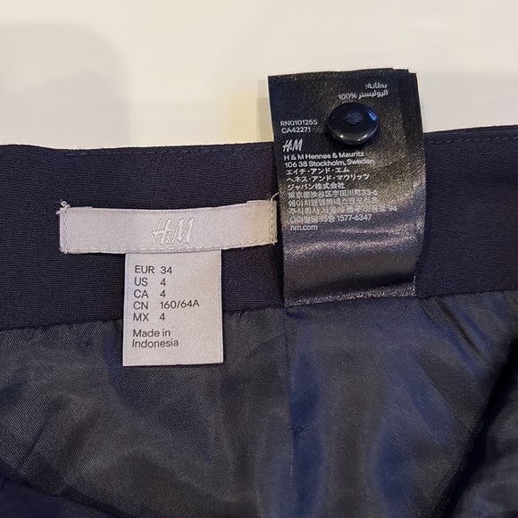 Gorgeous Navy pencil Skirt H&M, lined - Picture 3 of 8